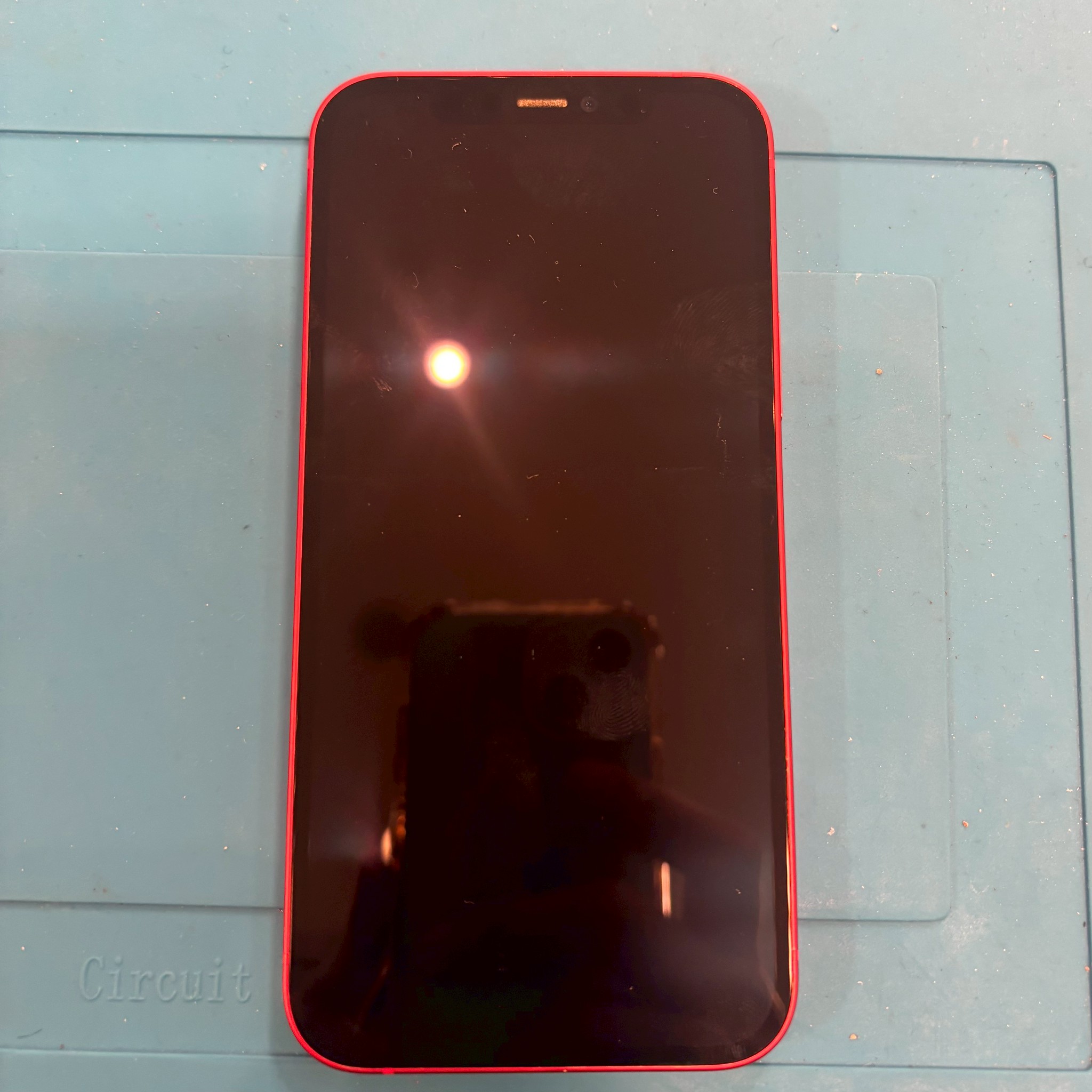 【画面は割れてないのに！？】iPhone12の表示不良も画面交換で改善できます！